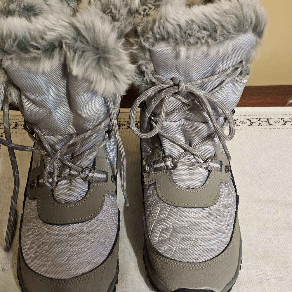 BearPaw Women's Gray and Tan Winter Boots